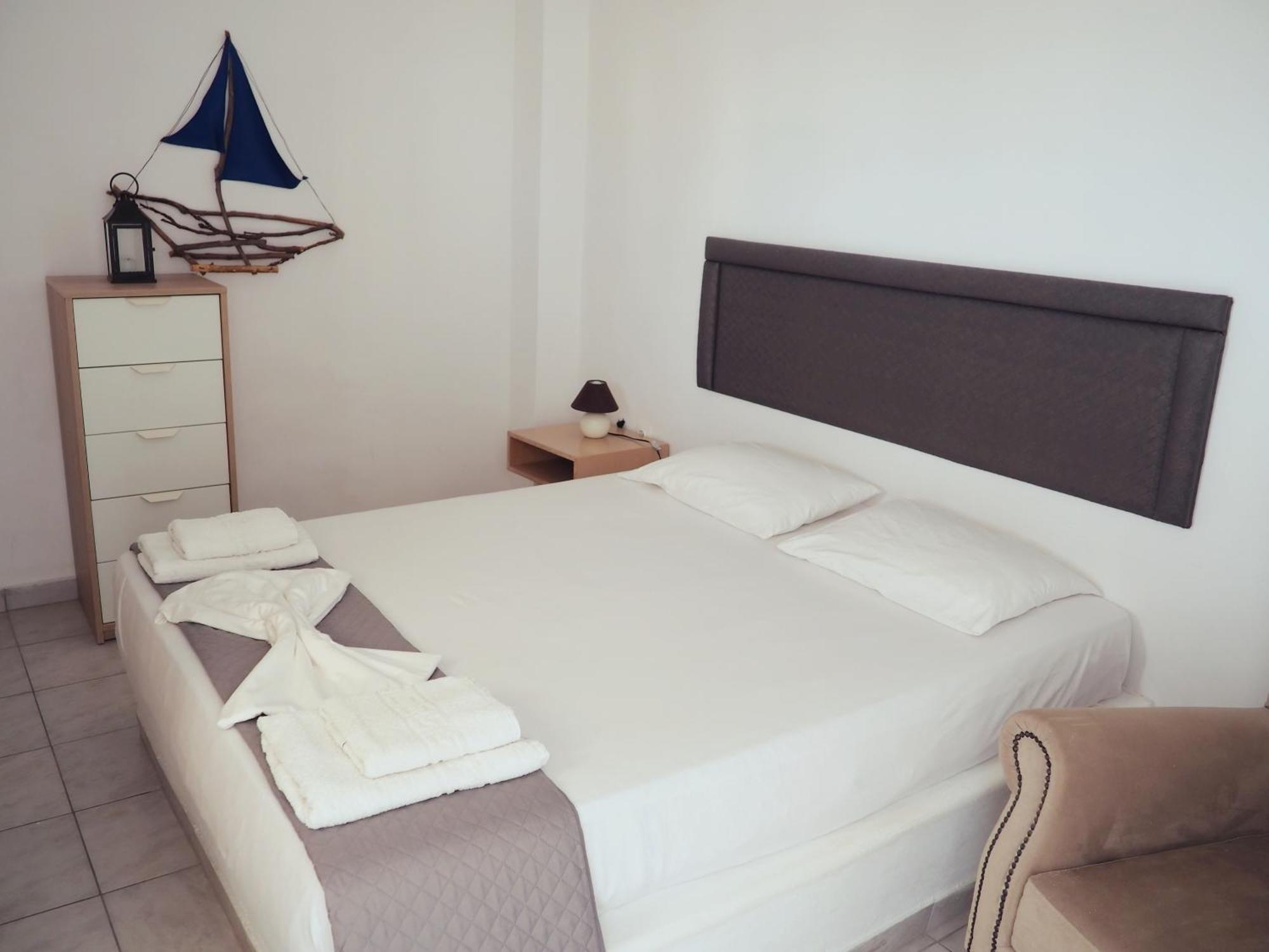 Leon Lux Apartments Perivolos  Ngoại thất bức ảnh