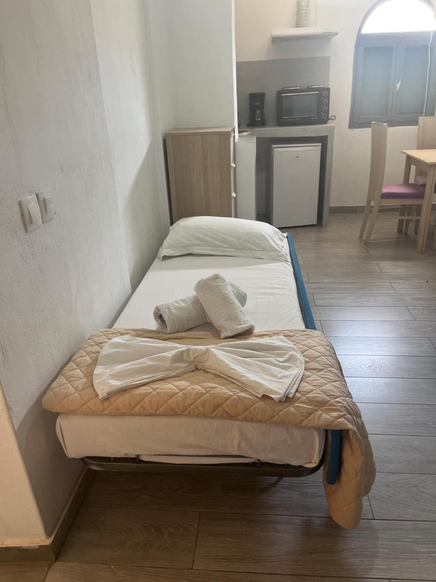 Leon Lux Apartments Perivolos  Ngoại thất bức ảnh