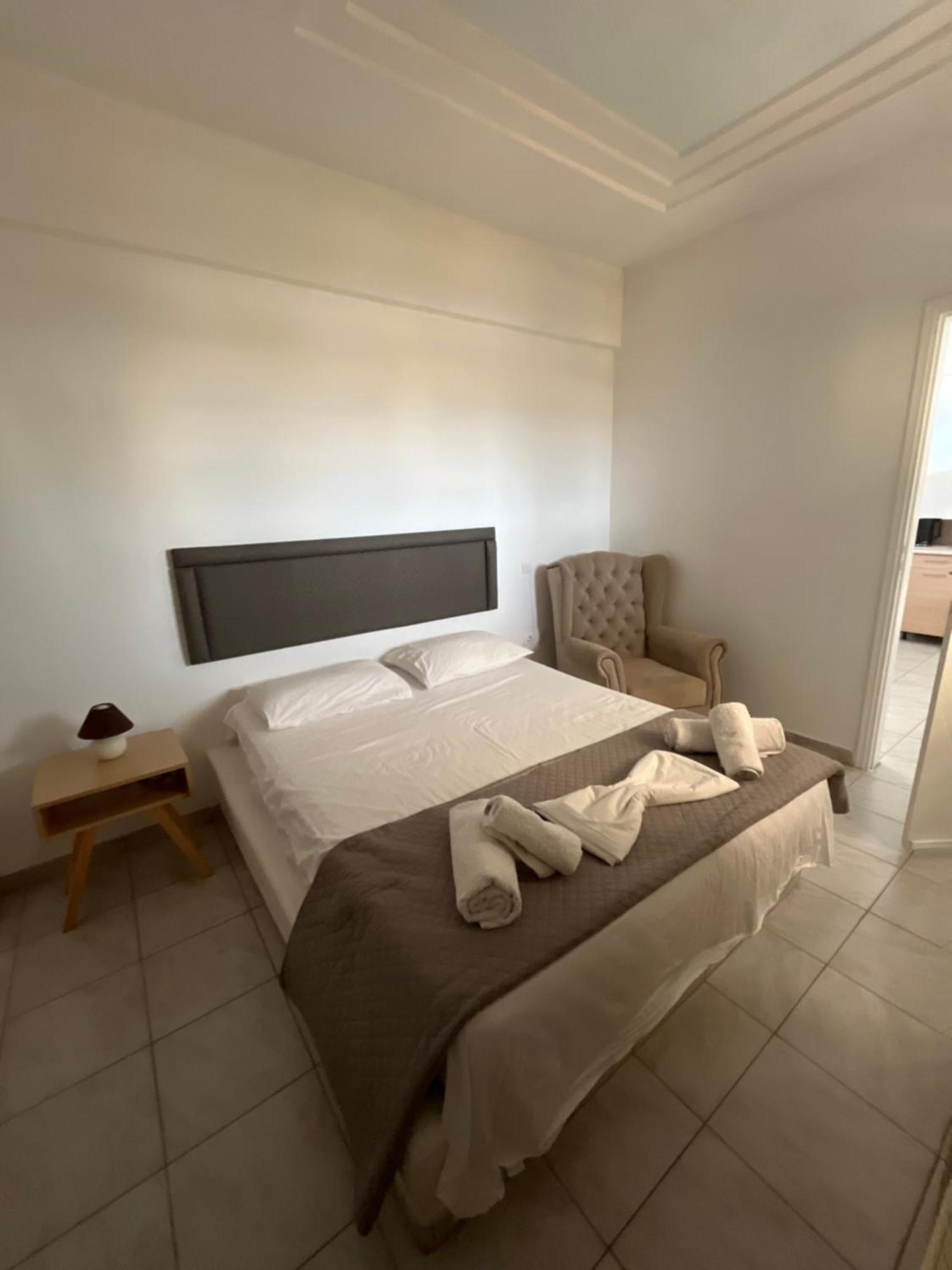 Leon Lux Apartments Perivolos  Ngoại thất bức ảnh