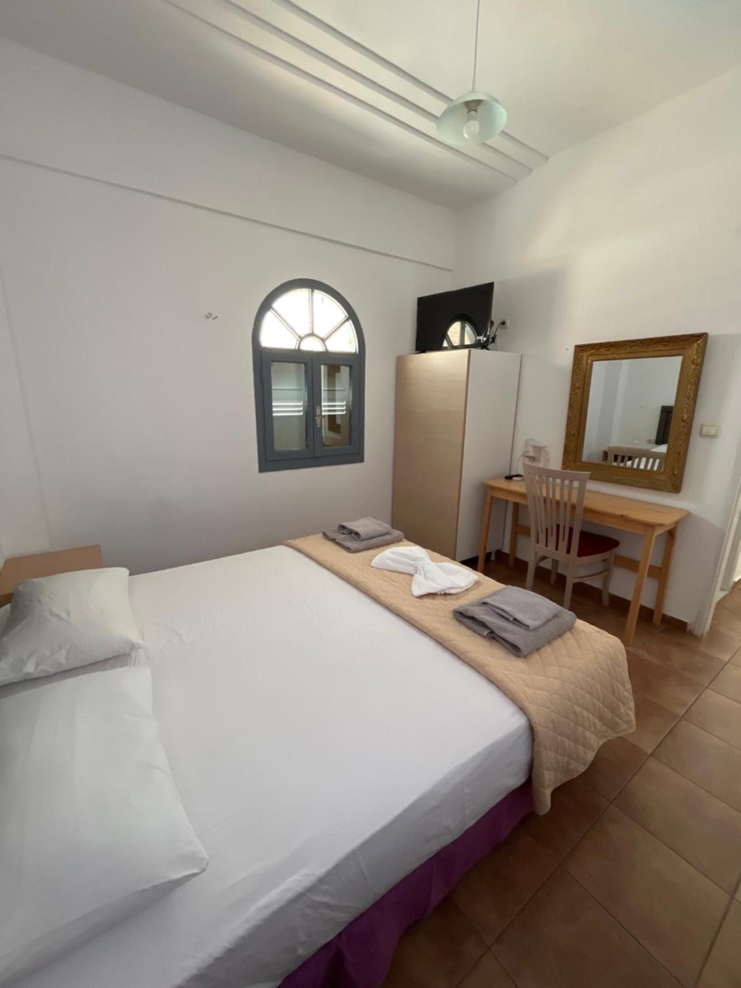 Leon Lux Apartments Perivolos  Ngoại thất bức ảnh